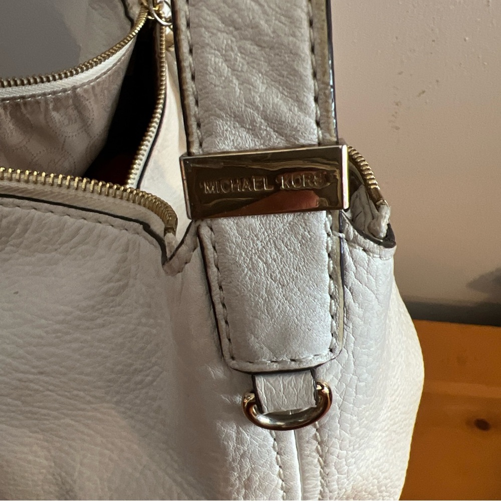 MICHAEL KORS WHITE LEATHER TASSELS ACCENTS - Picture 5 of 10